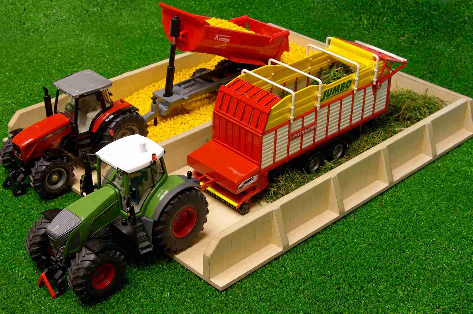 Kids Globe 1:32 Wooden Silage Pit 38X46X5Cm