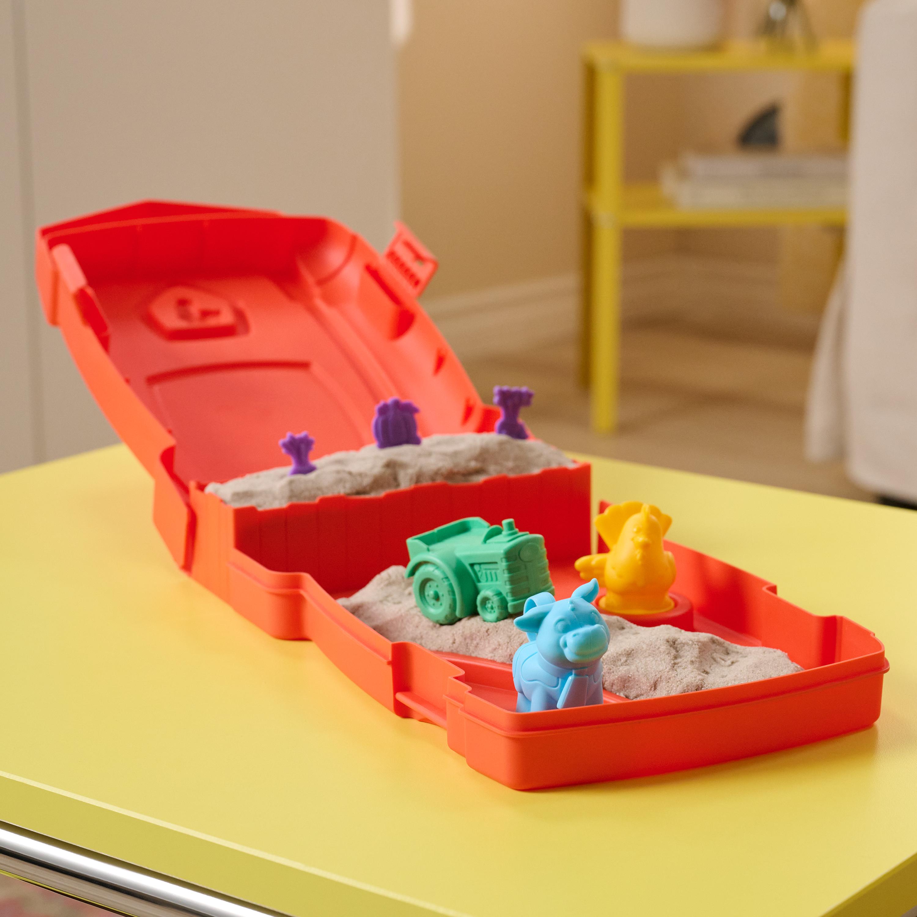 Kinetic Sand, Sandy Farm Set With 340G Play Sand, 6 Tools And Moulds, Reusable Barn Storage Case