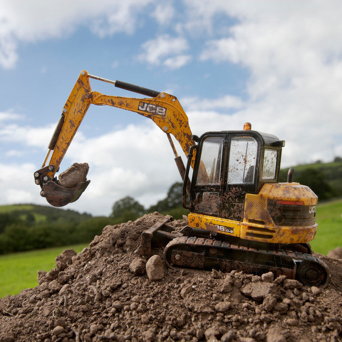 Britains 1:32 Muddy Jcb Midi Excavator