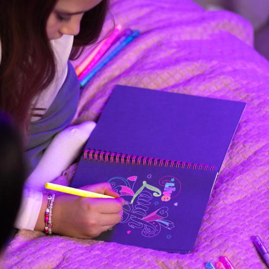 Topmodel Neon Doodle Colouring Book Pen Set