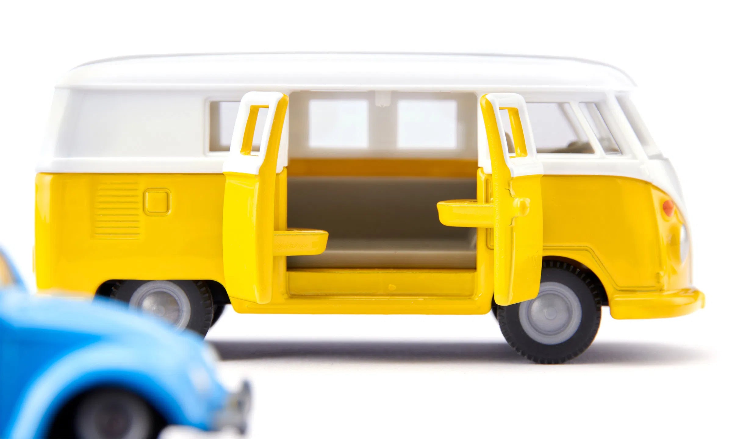 Vw T1 With Trailer And Vw Beetle 1:50 Scale