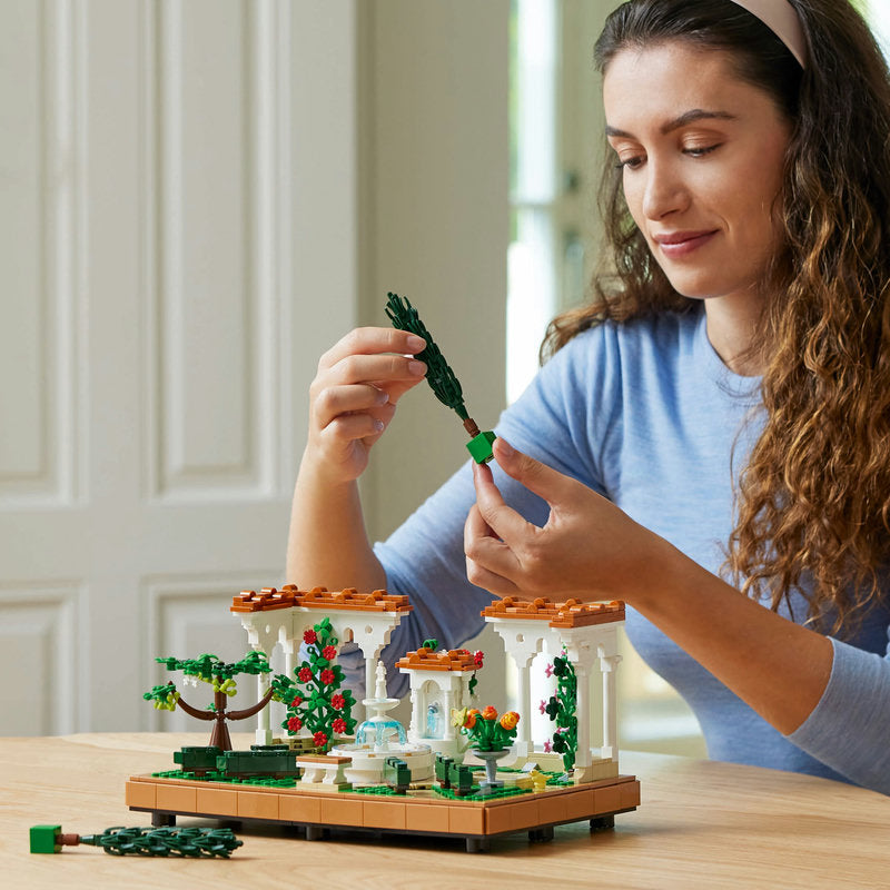 Lego® Icons Fountain Garden 10359