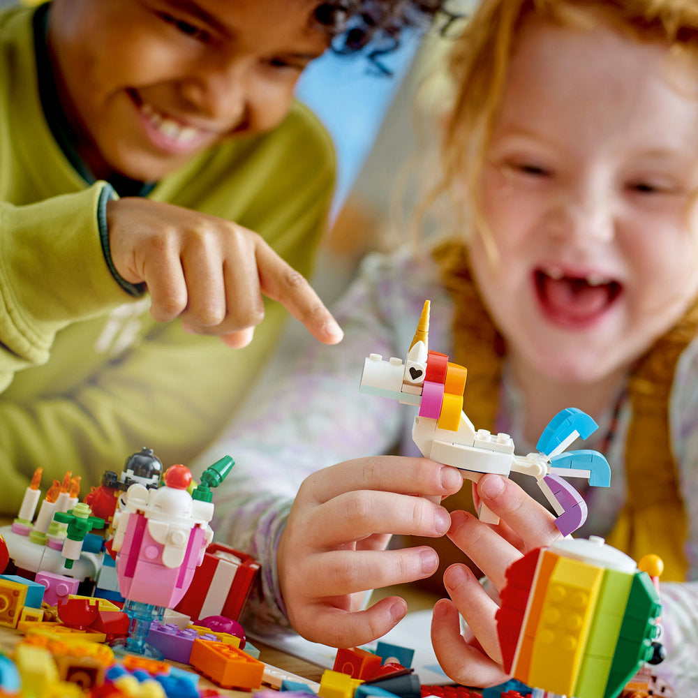Lego® Classic Creative Party Box 11029 Building Toy Set (900 Pieces)