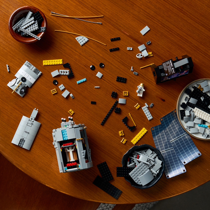 Lego Icons Hubble Space Telescope Building Set 11382