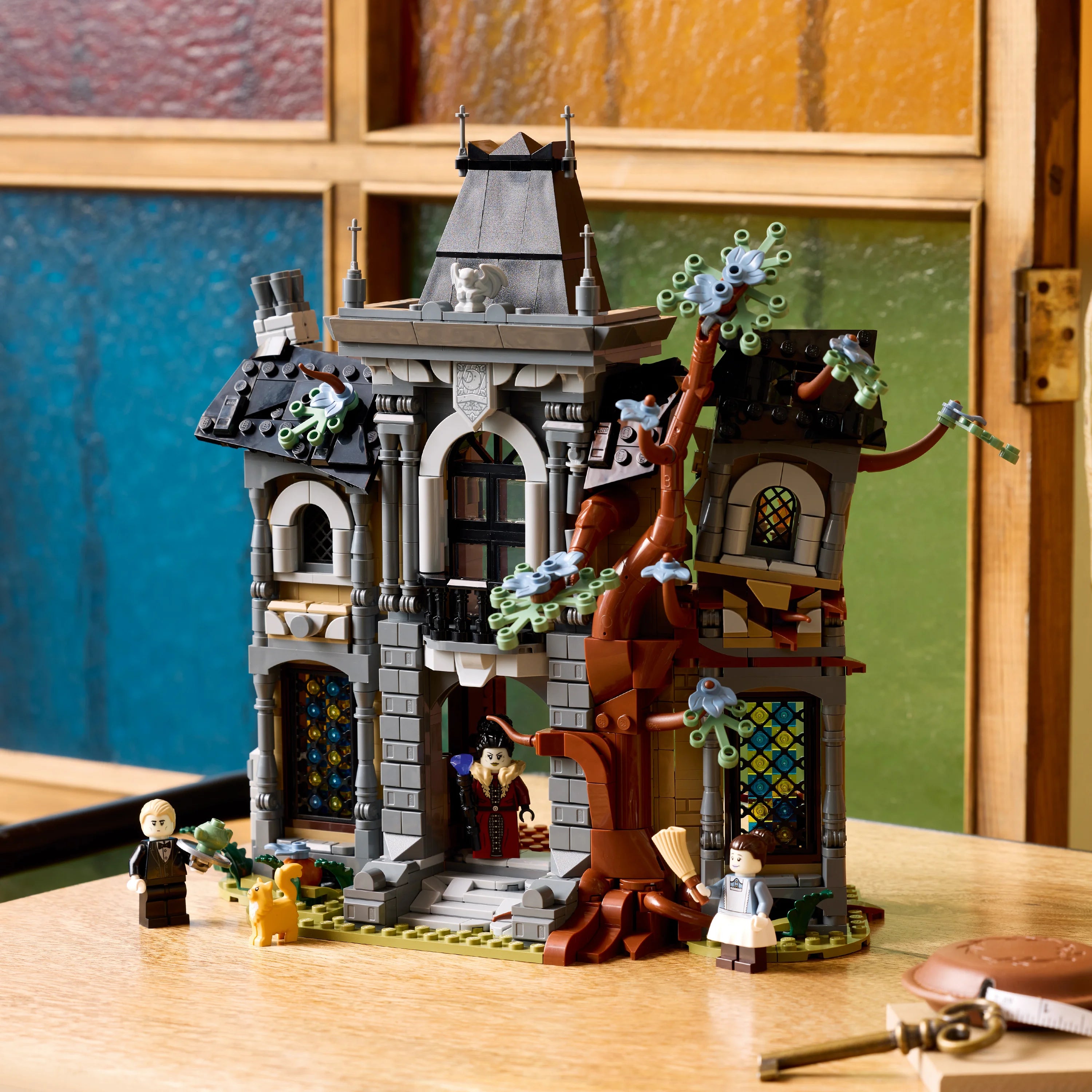 Lego Icons Mayor Manor - House Model Kit 11383