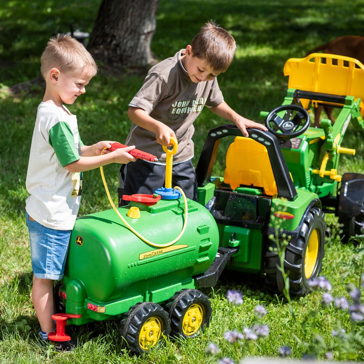 Rollytoys John Deere Tanker With Pump
