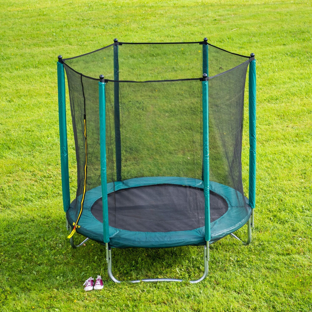 6Ft Trampoline & Enclosure