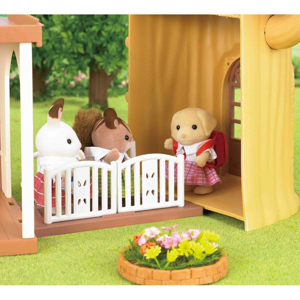 Sylvanian Families Country Tree School Gift Set