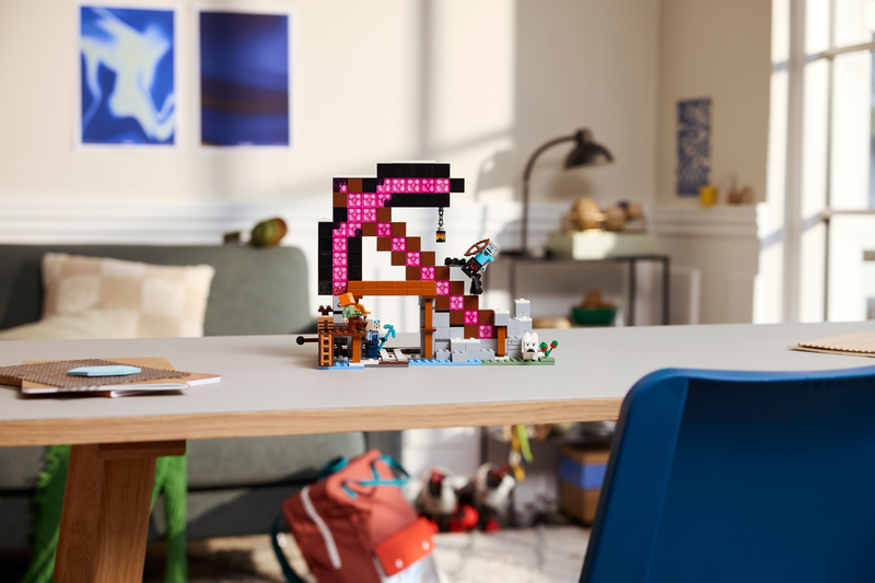 Lego® Minecraft® The Pickaxe Mine Gamer-Room Decor And Axe Toy 21277