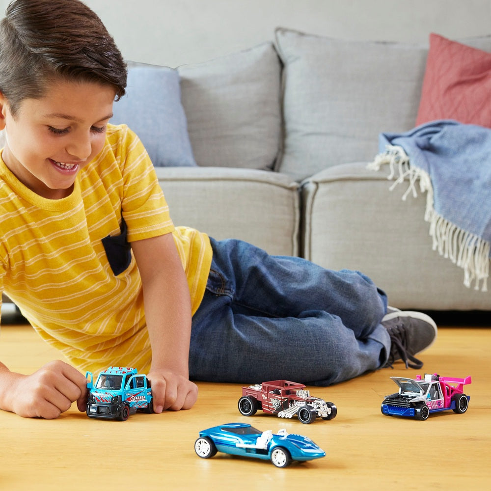 Hot Wheels Pull-Back Speeders Diecast Vehicle Assortment