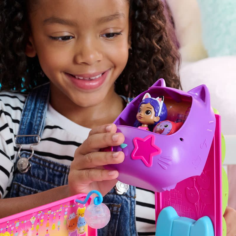 Gabby’s Dollhouse Celebration Party Bus Playset With Gabby & Dj Catnip Figures And Accessories