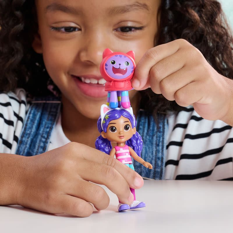 Gabby’s Dollhouse Celebration Party Bus Playset With Gabby & Dj Catnip Figures And Accessories