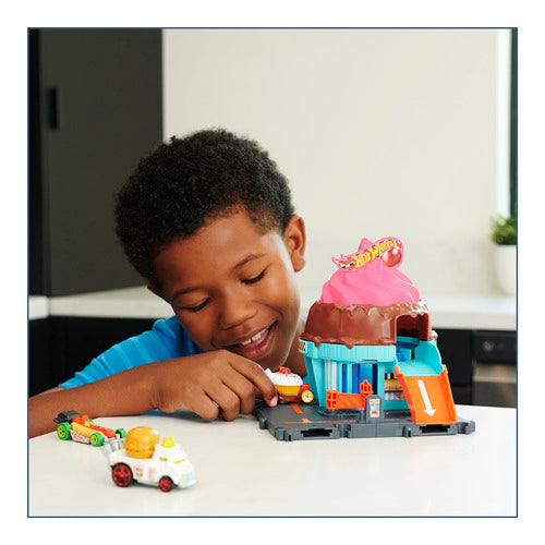 Hot Wheels City Let's Race Netflix - Downtown Ice Cream Swirl Playset