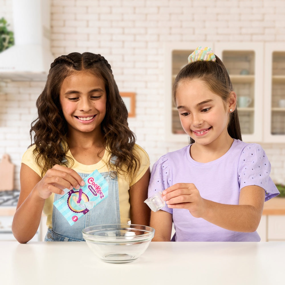 Cookeez Makery Freezy Cakez Fridge Playset