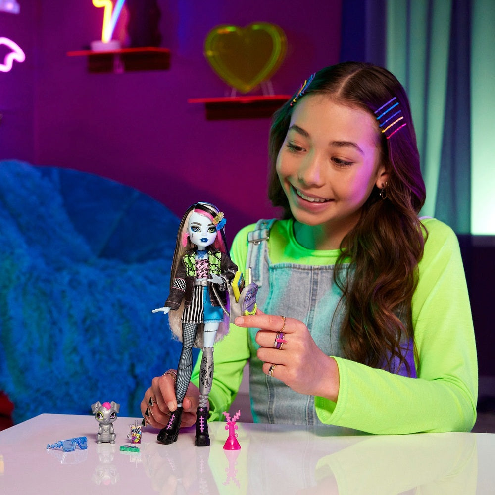 Monster High Frankie Stein Doll With Pet & Accessories