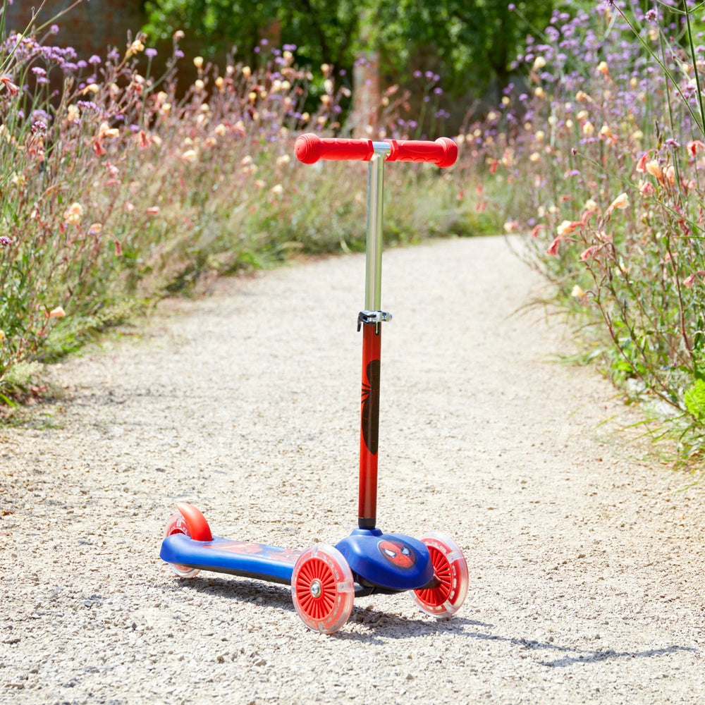 Marvel Spider-Man Tilt-To-Turn 3 Wheel Scooter