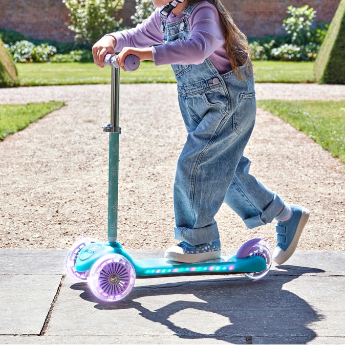 Disney Frozen Tilt-To-Turn 3 Wheel Scooter