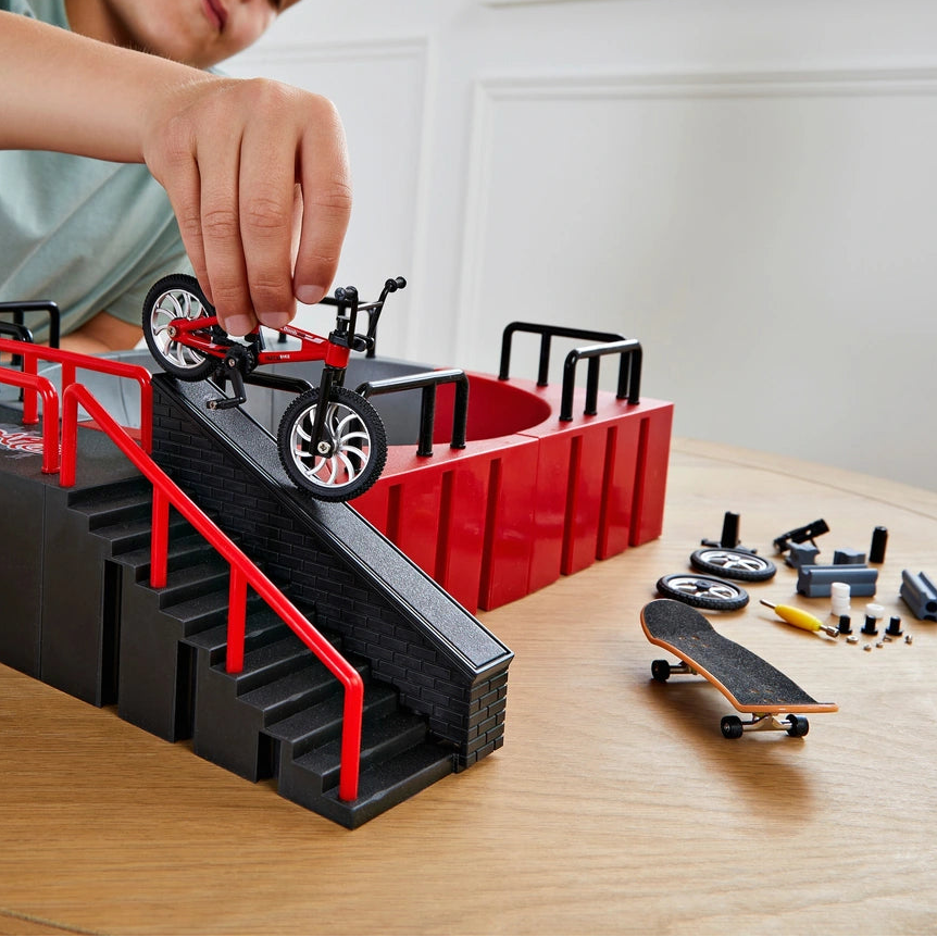 Skate Park Skate Bowl Finger Skateboard Set