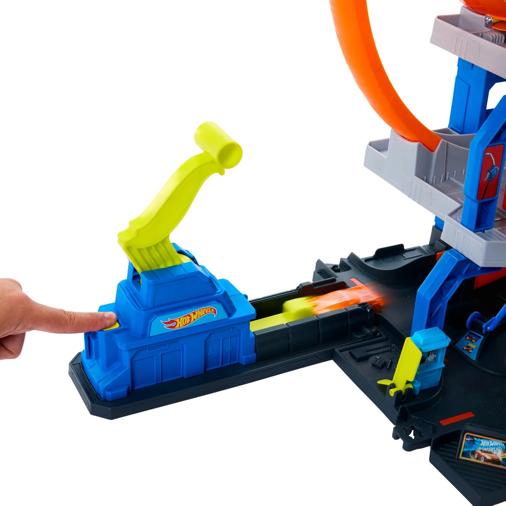 Hot Wheels Mega Loop Garage Set