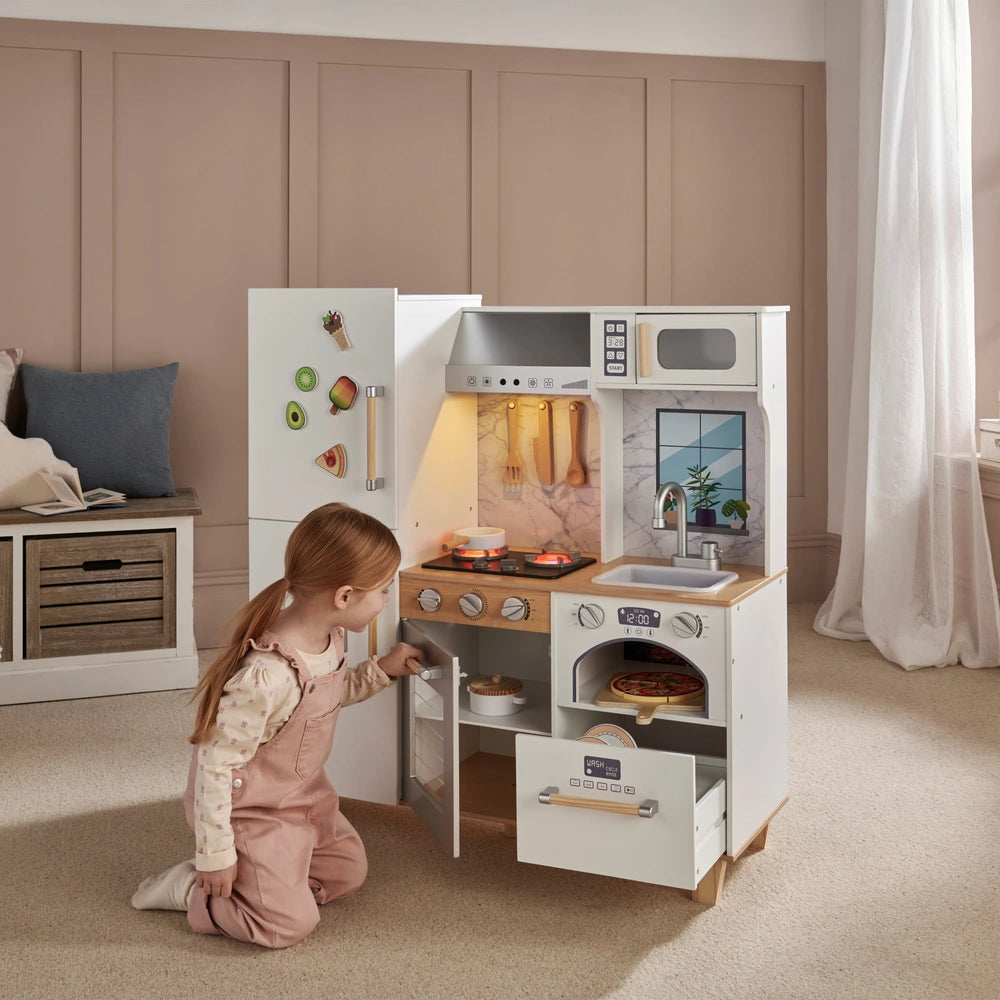 Kitchen Corner Signature Wooden Kitchen With Pizza Oven