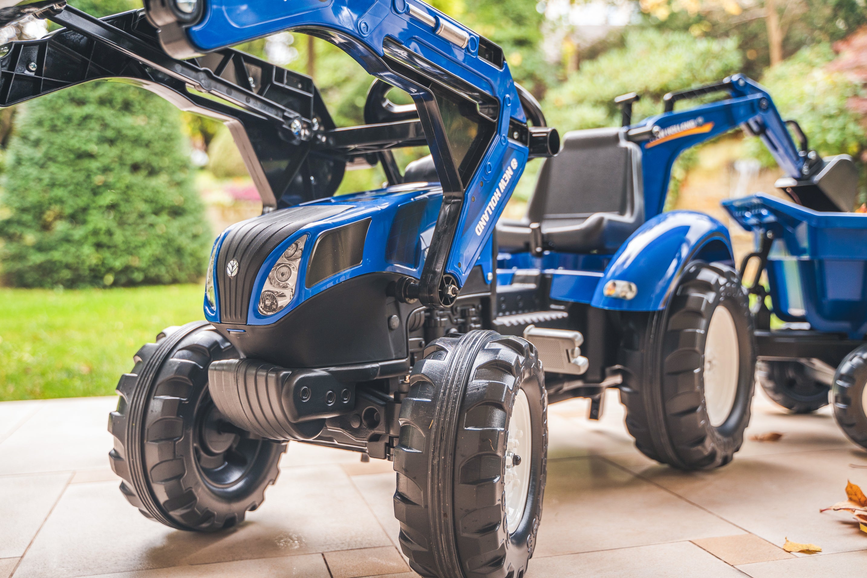 New Holland T8 Tractor With Front Loader, Backhoe & Trailer