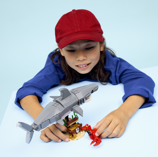 Lego® Creator Fierce Shark With A Treasure Chest 31381