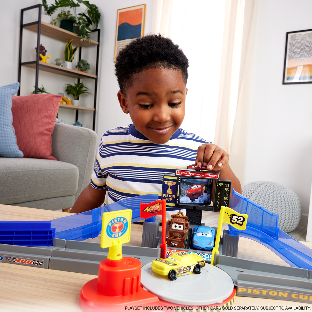Disney Pixar Cars Piston Cup Stunting Speedway Playset