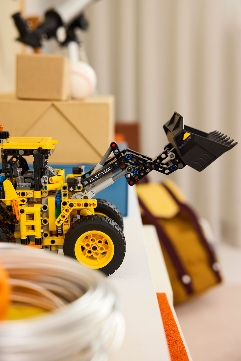 Lego® Technic Volvo L120 Electric Wheel Loader Construction Toy 42209