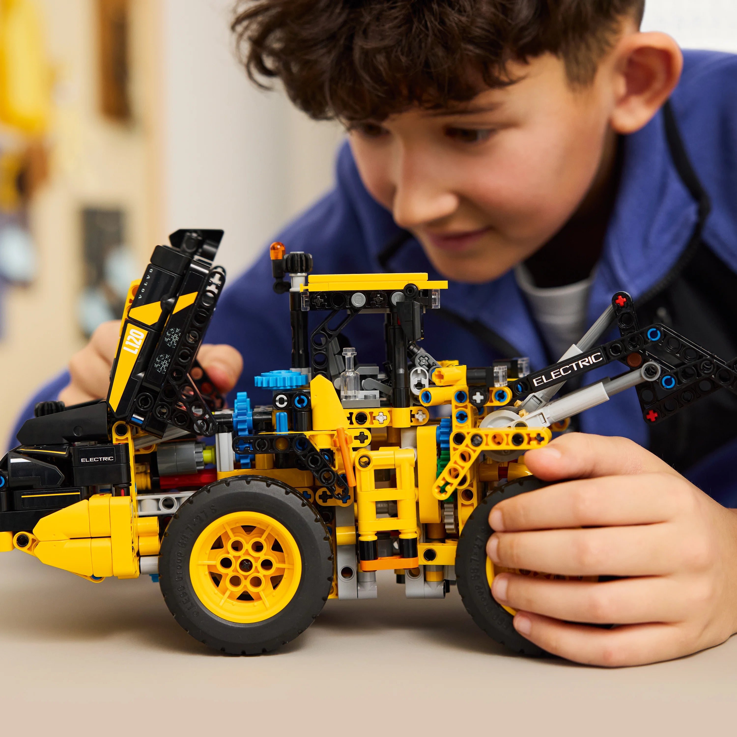 Lego® Technic Volvo L120 Electric Wheel Loader Construction Toy 42209