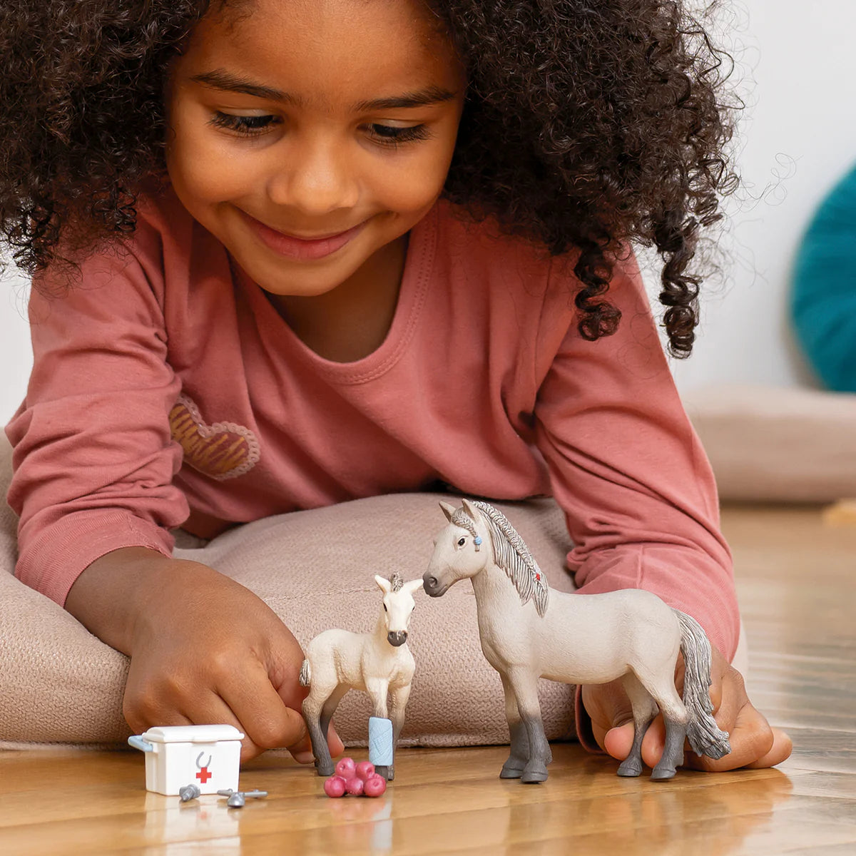 Schleich Horse Club Hannah’s First-Aid Kit
42430