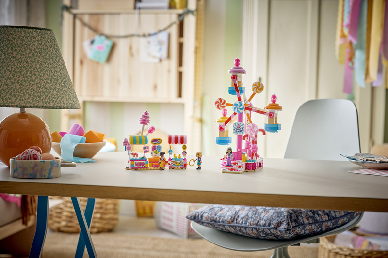 Lego Friends Candy & Cupcake Ferris Wheel Set 42700