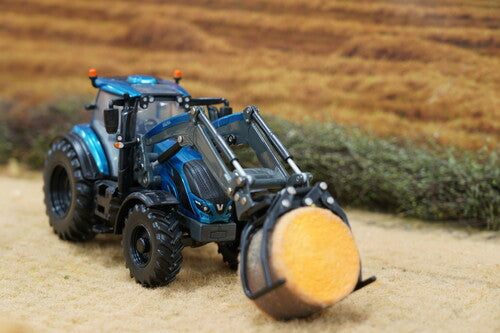 Britains 43352 Valtra T234 Tractor With Front Loader 1:32 And Accessories