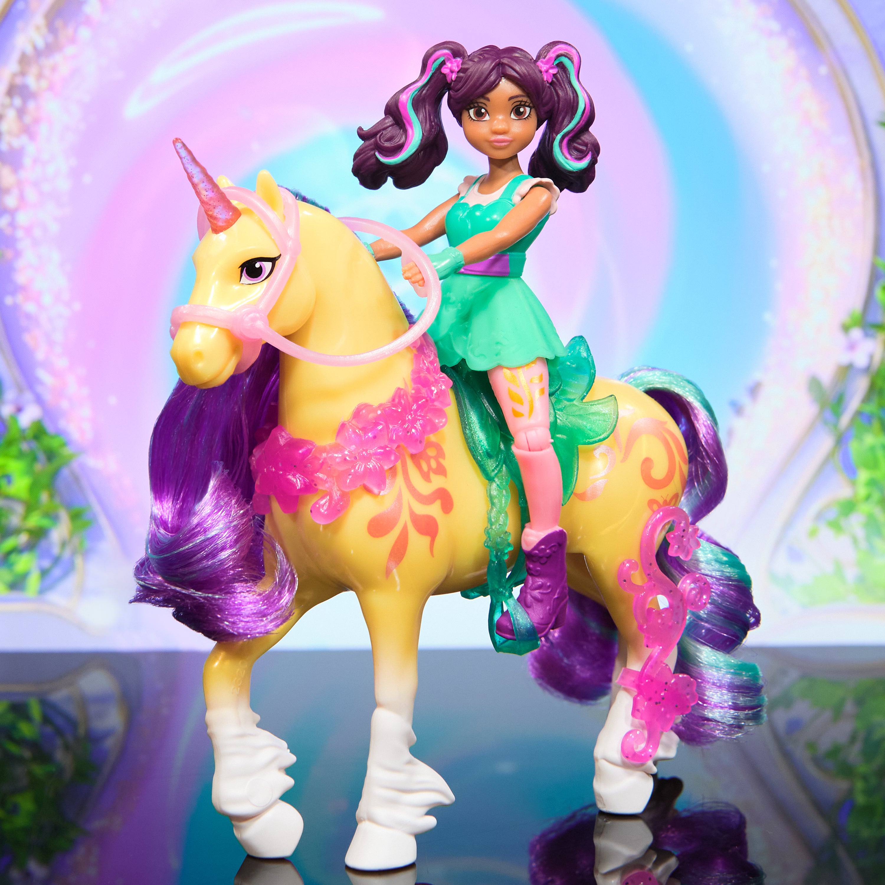 Unicorn Academy Ava & Leaf Power Of Friendship Set With Translucent Saddle And 2 Power Accessories
