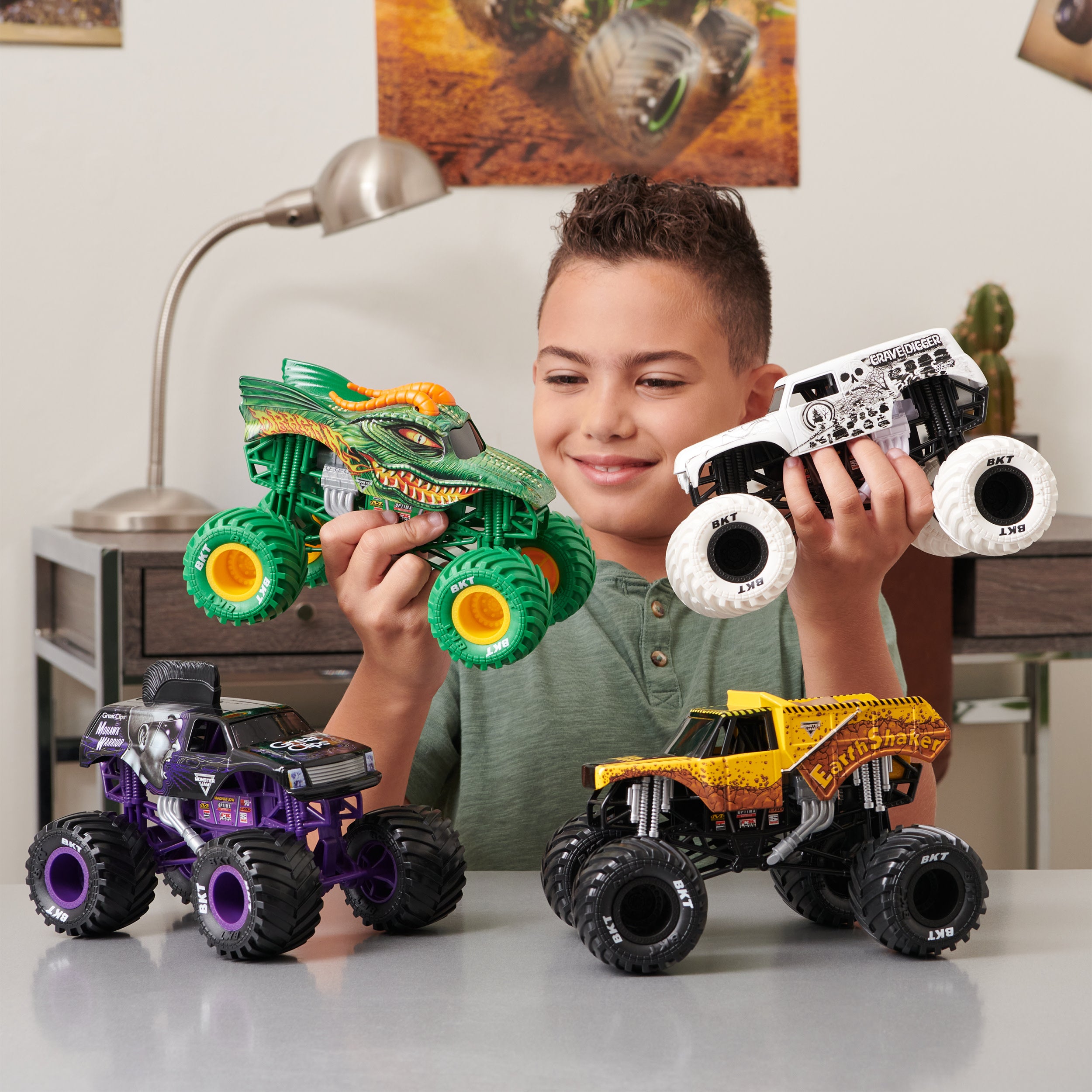 Monster Jam Official Classroom Crusher Monster Truck Collector Die-Cast Vehicle 1:24 Scale