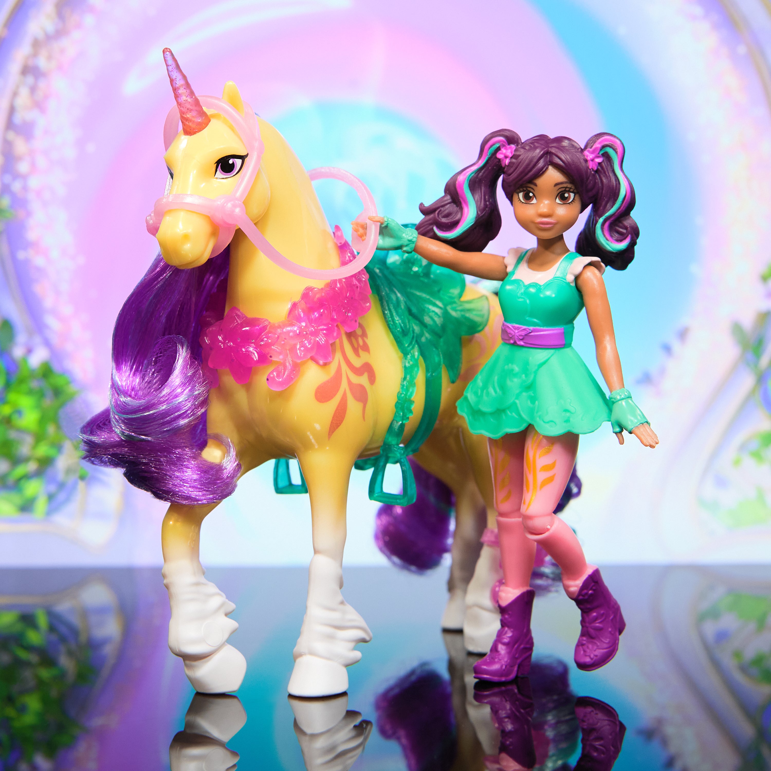 Unicorn Academy Ava & Leaf Power Of Friendship Set With Translucent Saddle And 2 Power Accessories