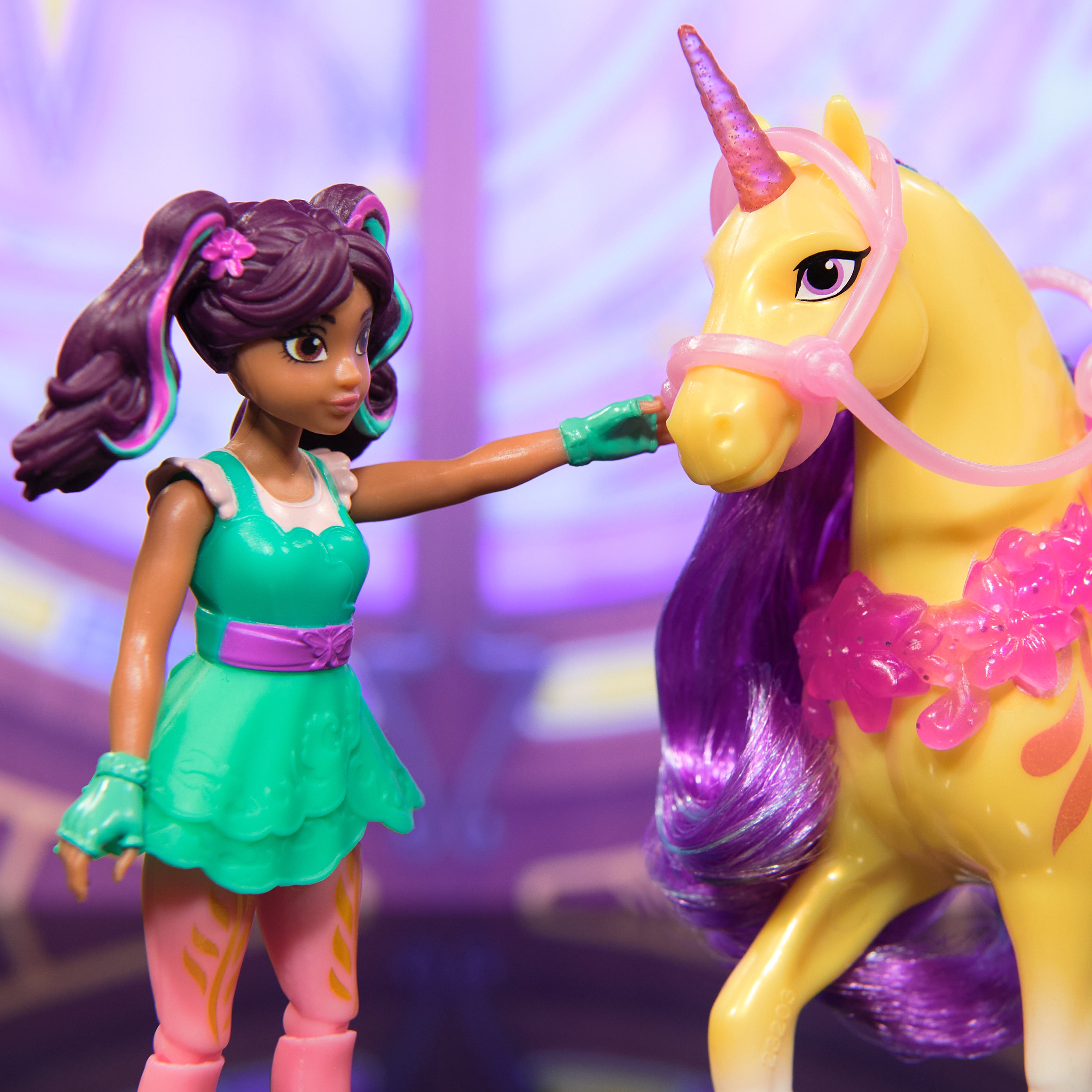 Unicorn Academy Ava & Leaf Power Of Friendship Set With Translucent Saddle And 2 Power Accessories