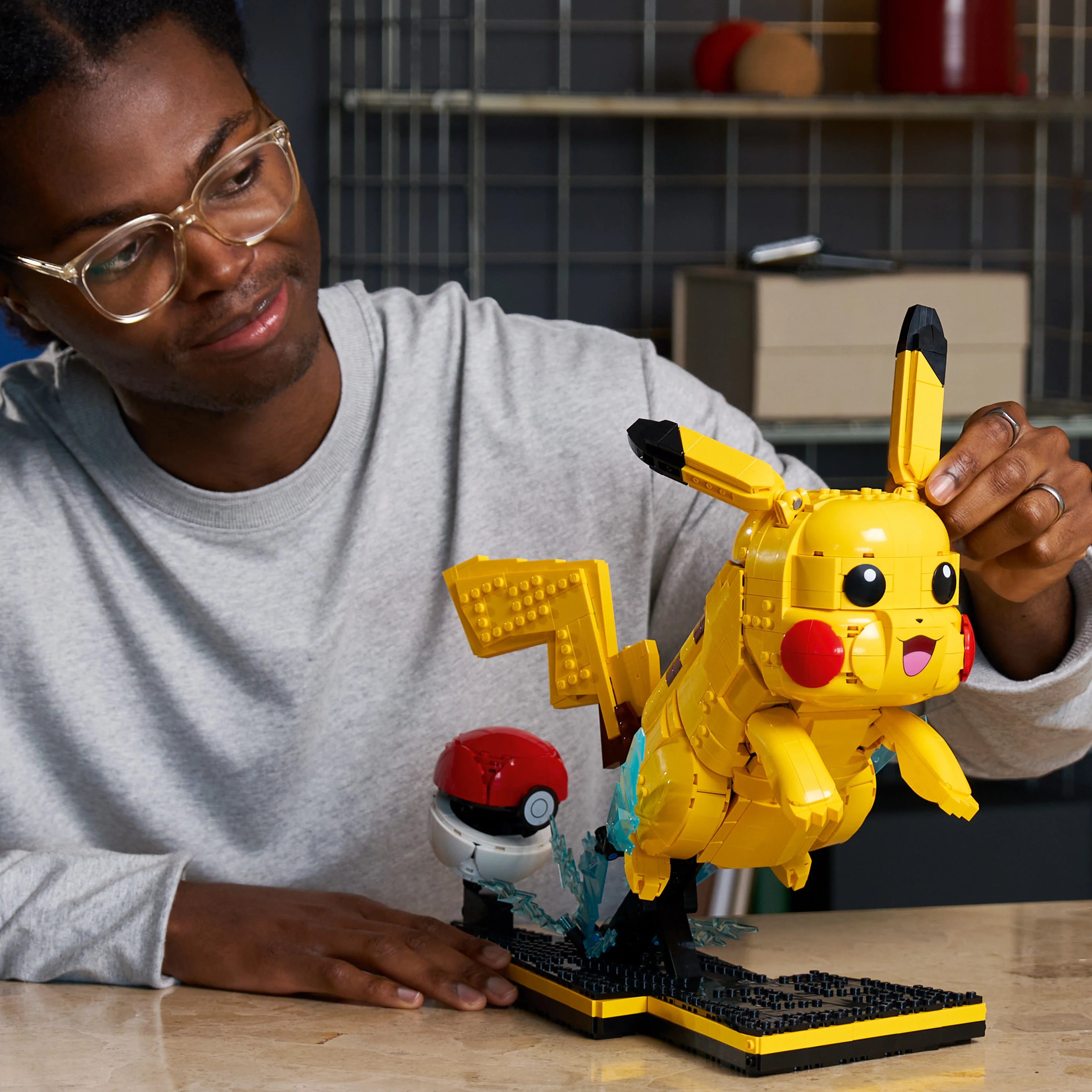 Lego Pokémon Pikachu And Poké Ball Model Kit 72152
