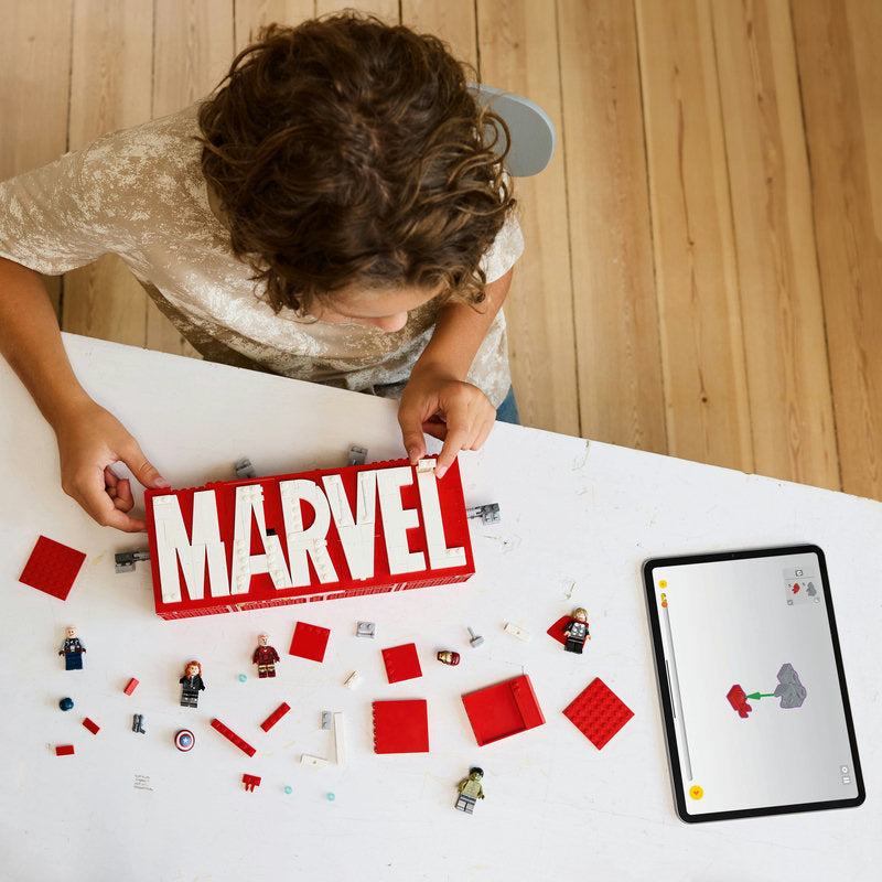 Lego® Marvel: Marvel Logo & Minifigures 76313