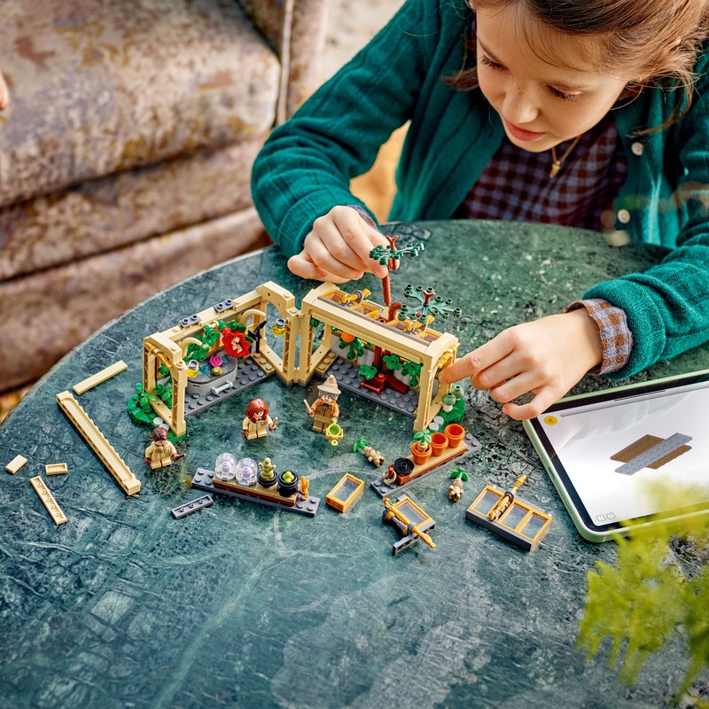 Lego® Harry Potter™ Hogwarts™ Castle: Herbology Class, Wizard Gift 76445