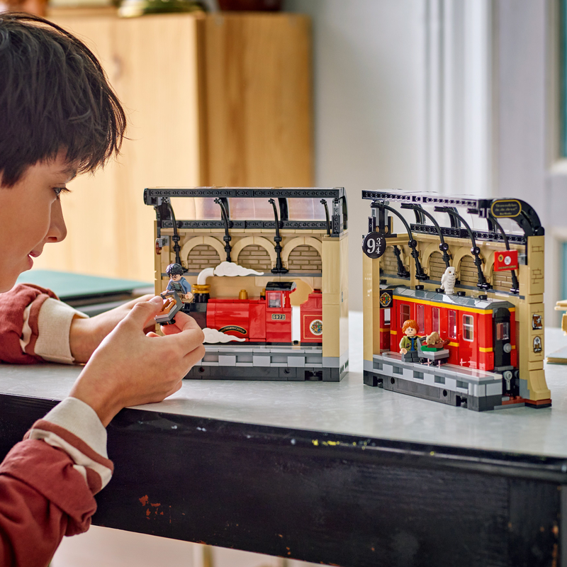 Lego Harry Potter Book Nook: Hogwarts Express 76450
