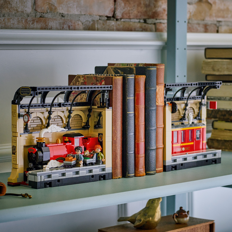 Lego Harry Potter Book Nook: Hogwarts Express 76450