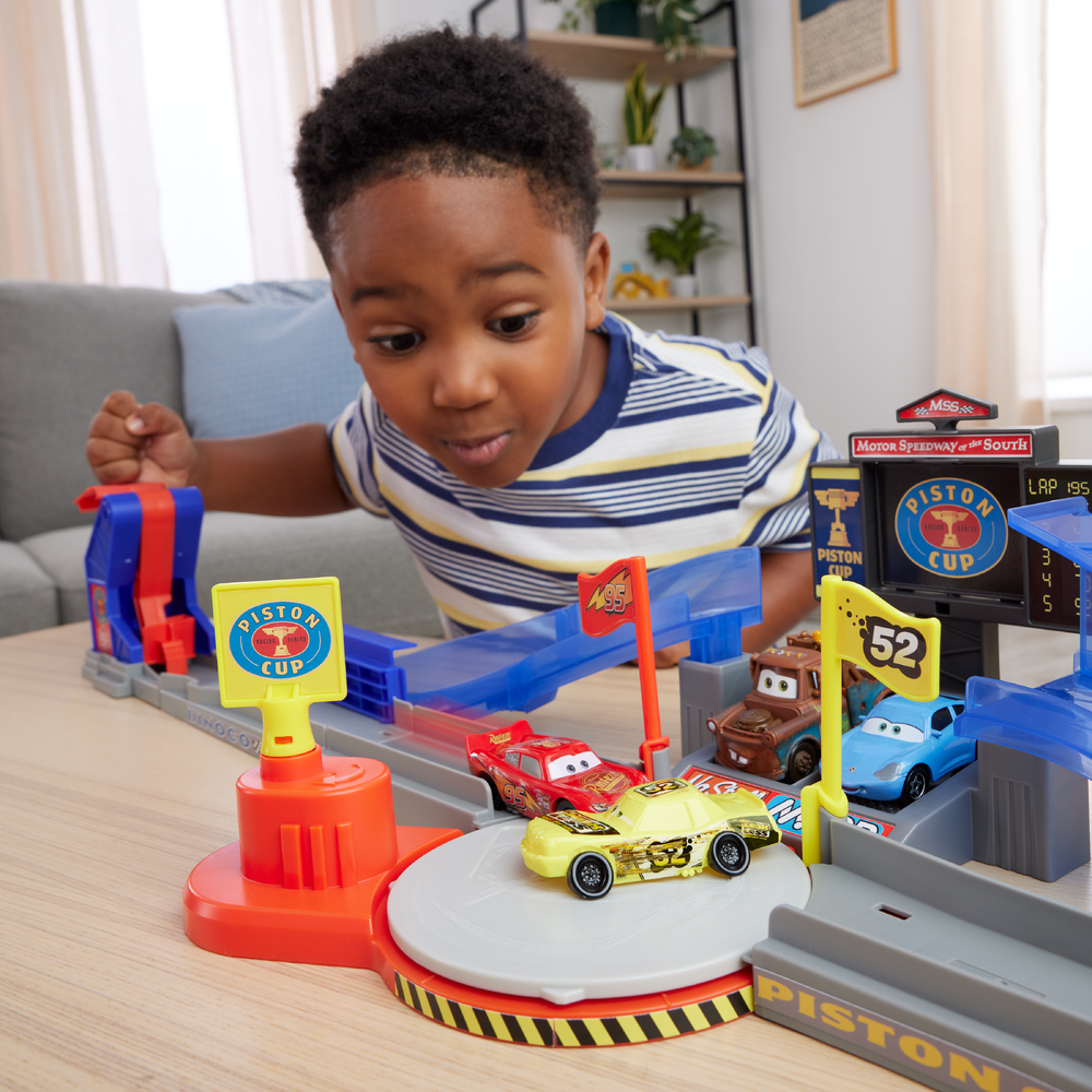 Disney Pixar Cars Piston Cup Stunting Speedway Playset