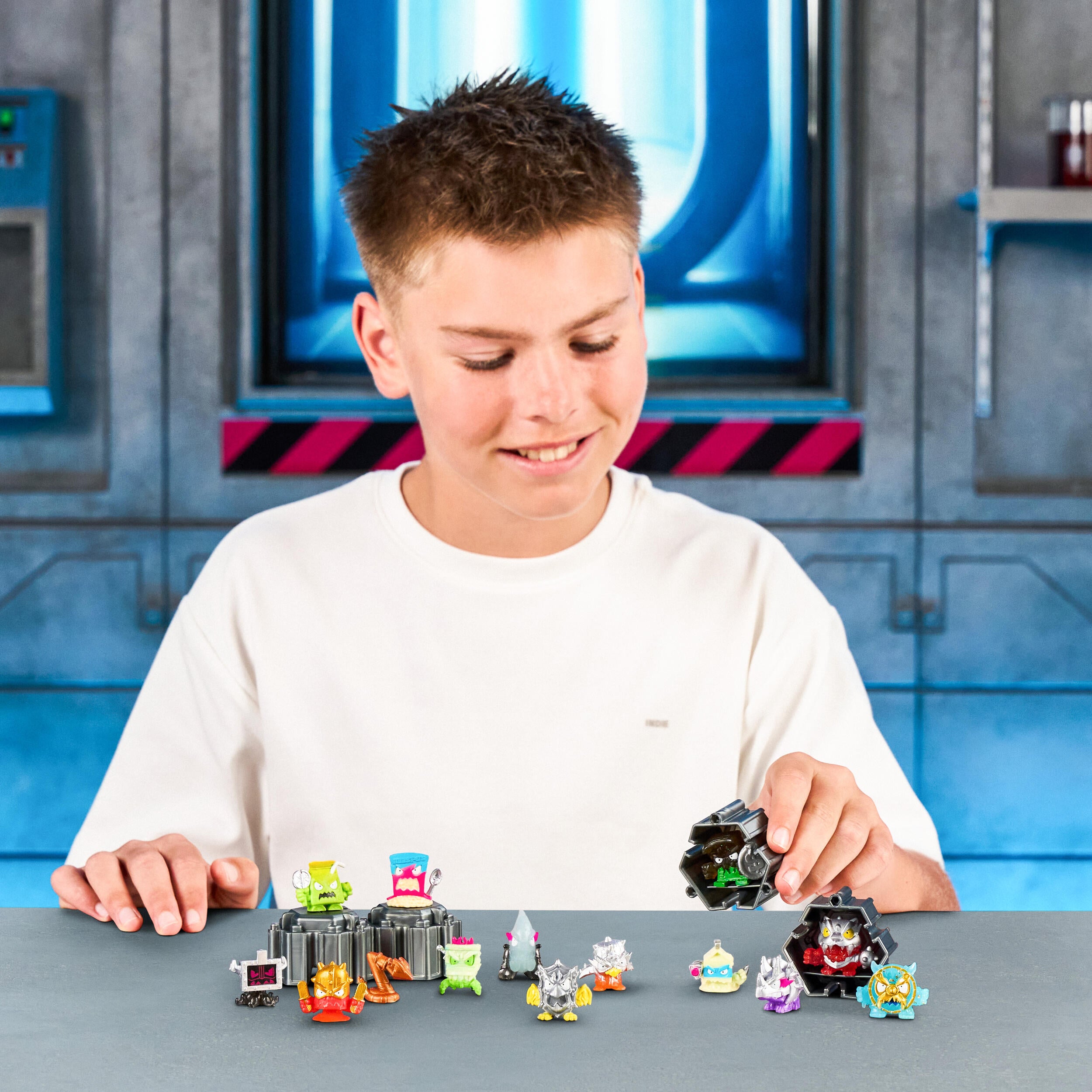 Mrbeast Lab Swarms Battle Fusion Series Mega Lab 14 Pack Assortment