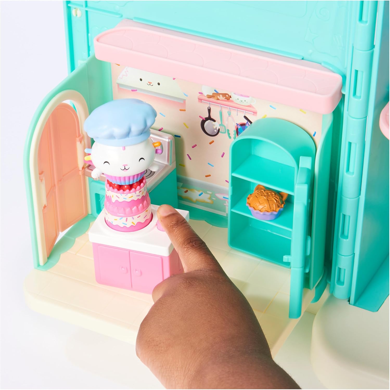 Gabby’s Dollhouse, Bakey With Cakey Kitchen With Figure And Accessories, 3 Furniture Pieces And 2 Surprises