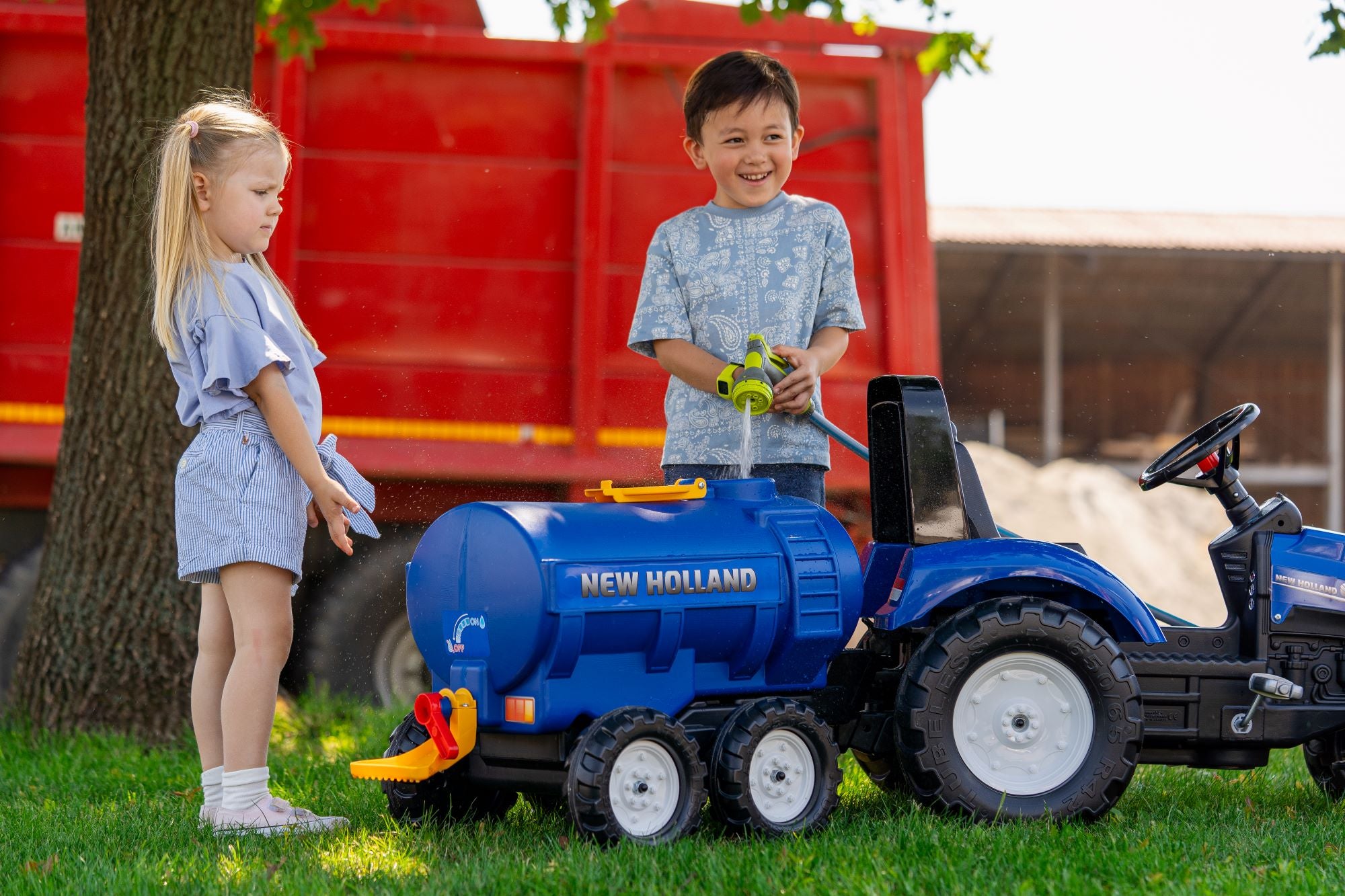 Falk New Holland Looptractor Met Aanhenger Aanbieding bij GAMMA Falk New Holland Looptractor Met Aanhenger Aanbieding bij GAMMA