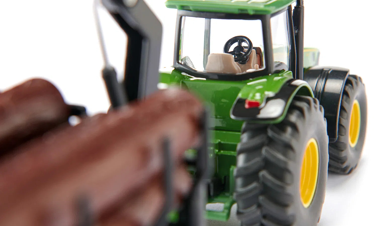 Siku 1:50 John Deere Tractor With Forestry Trailer