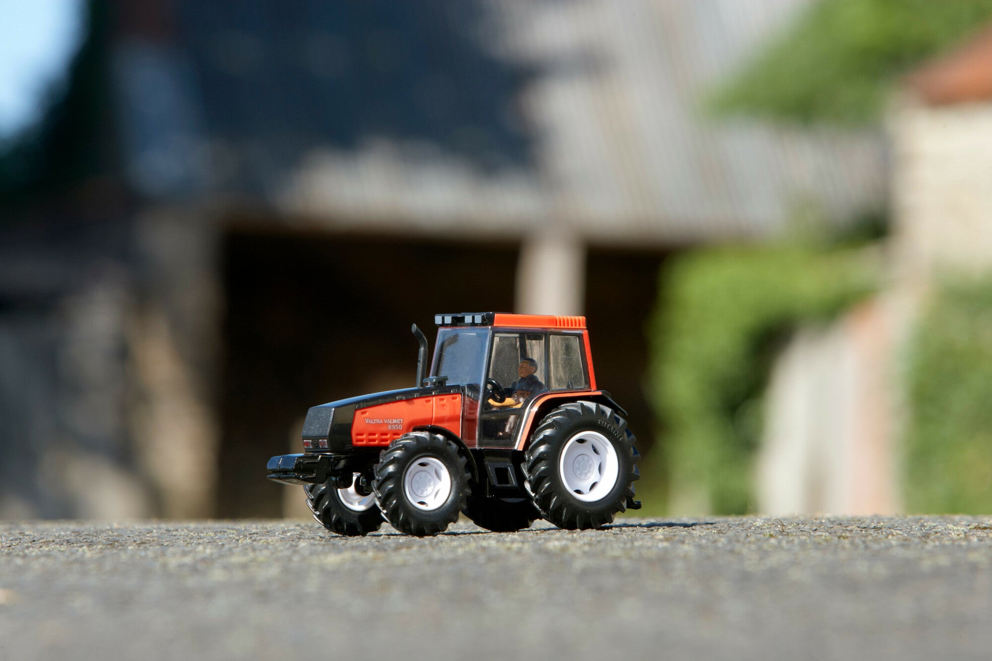 Britains Valtra Valmet 8950 (Fans Choice)