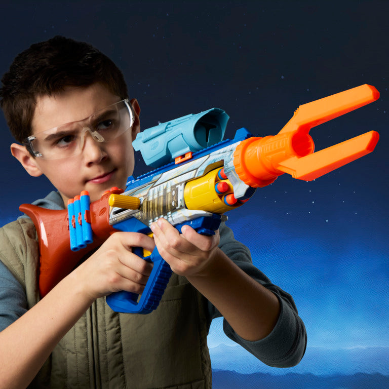 Nerf Star Wars The Mandalorian Blaster, 3 Attachments, 12 Nerf Elite Darts
