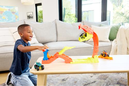 Hot Wheels Monster Trucks Snake Slam Takedown Playset
