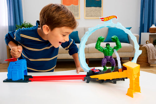 Hot Wheels Superstar Speeders Spider-Man & Hulk Smash Down Track Set